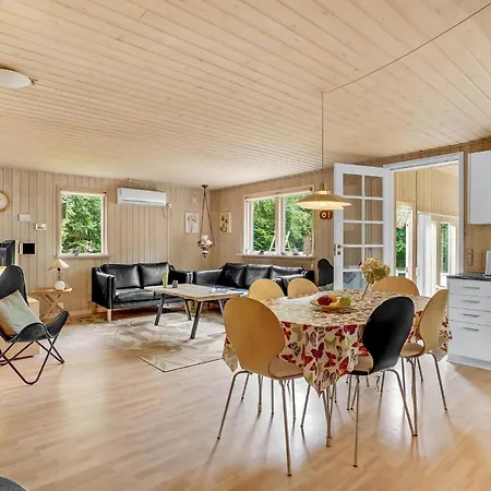 Дом отдыха Three-bedroom In