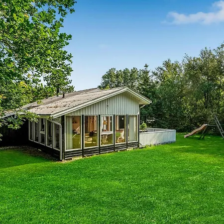 Three-bedroom In Thyholm