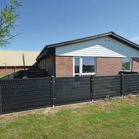 Three-bedroom In Thyholm