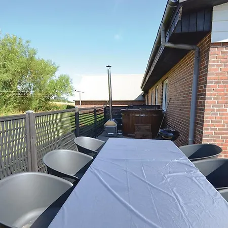 Vakantiehuis Three-bedroom In *